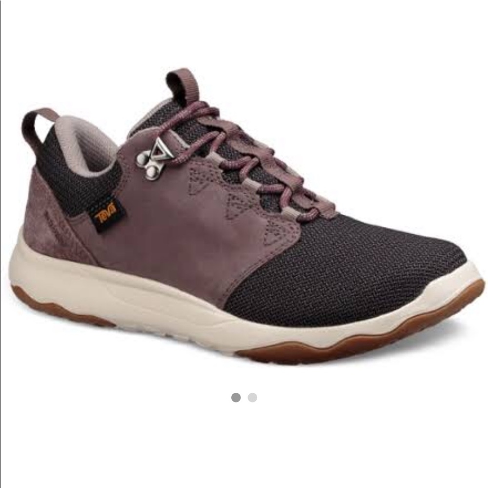 Teva Arrowood WP hiking shoes plum truffle sz 7
